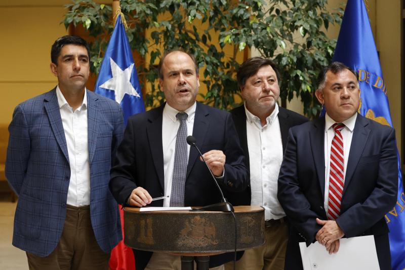 Aton- Diputados DC cuestionaron a Constanza Martínez, presidenta del FA