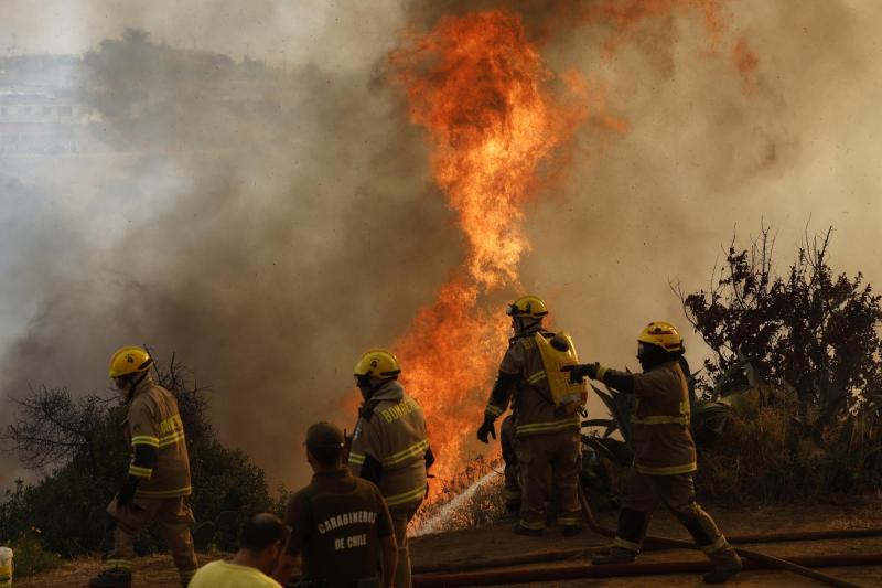 ATON referencial - Cuerpo de Bomberos de Valparaíso expulsó a los dos detenidos por el megaincendio