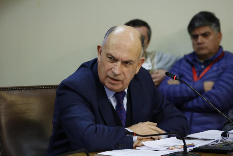 Aton- Diputado Sergio Bobadilla, miembro de la Comisión de Pesca, cuestionó al ministro Grau