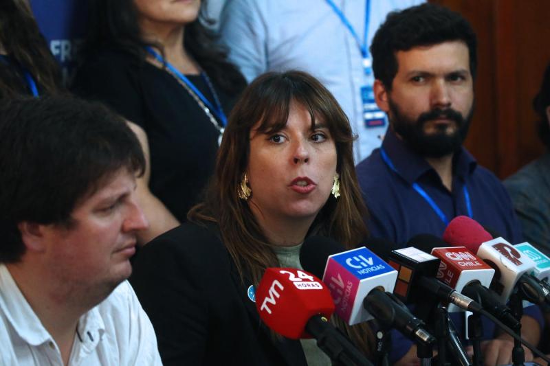 Aton- Ministro Gajardo aseguró que "no corresponden" las acusaciones del Frente Amplio