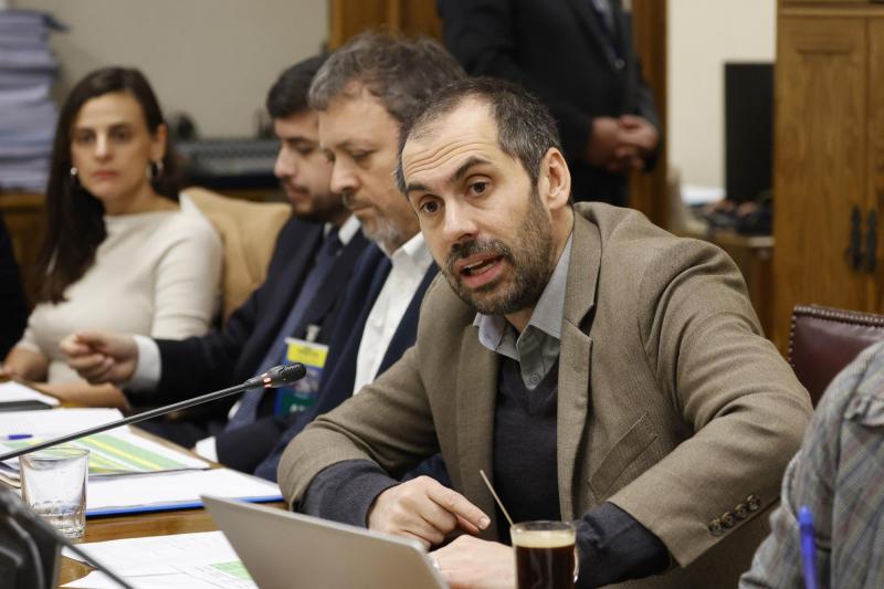 Aton- Ministro Grau confirmó que datos entregados por el subsecretario Salas no eran correctos