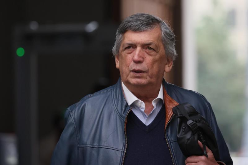 A diferencia de Jara, el presidente del PC, Lautaro Carmona, respaldó a las JJ.CC.