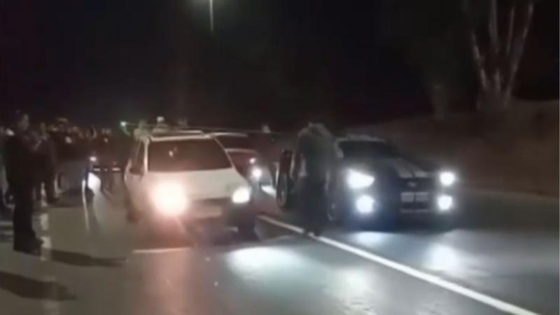 T13 - T13 - "Sabemos que son cosas ilegales": Habla conductor que huyó de fiscalización en carreras clandestinas tras presunto intento de atropello a carabineros