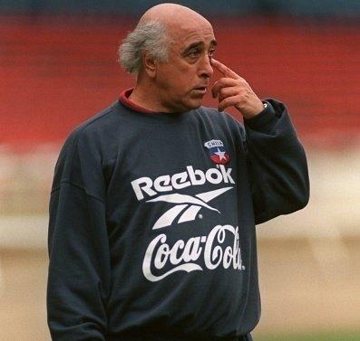 Nelson Acosta con el buzo de la Roja - Archivo