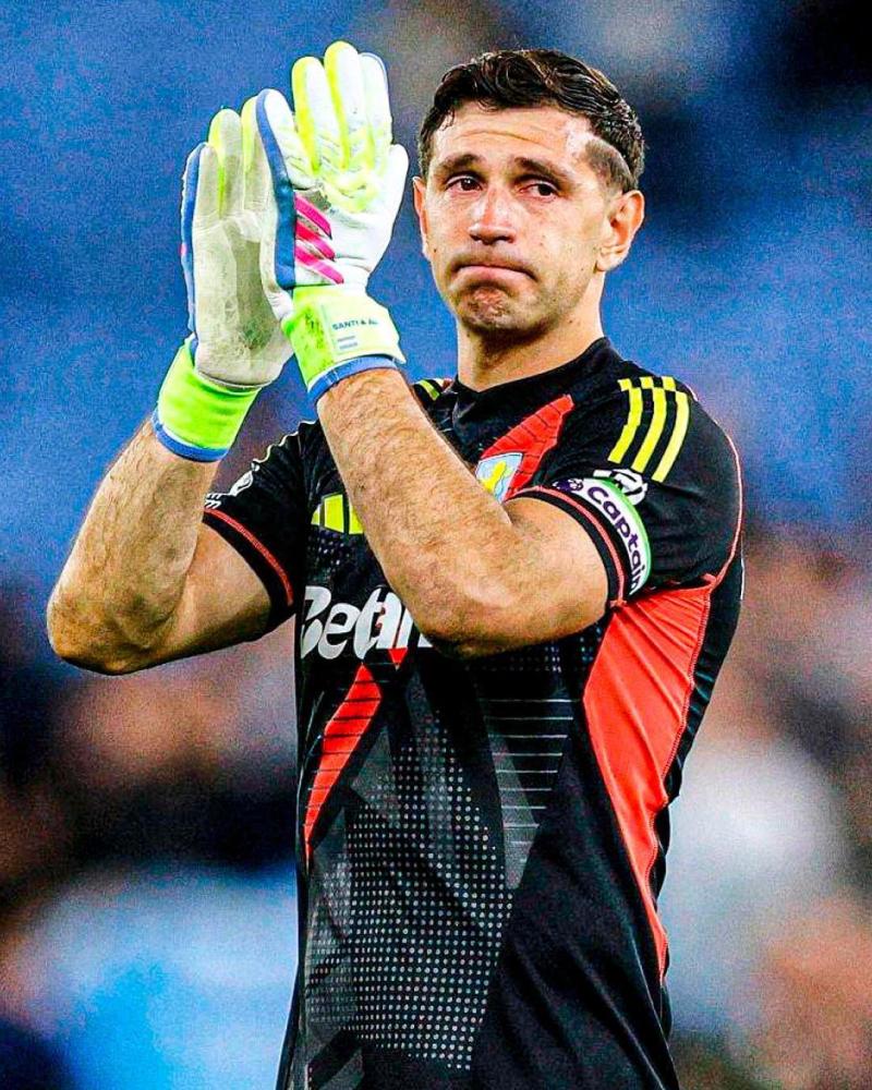 Dibu Martínez salió visiblemente emocionado - Gastón Edul