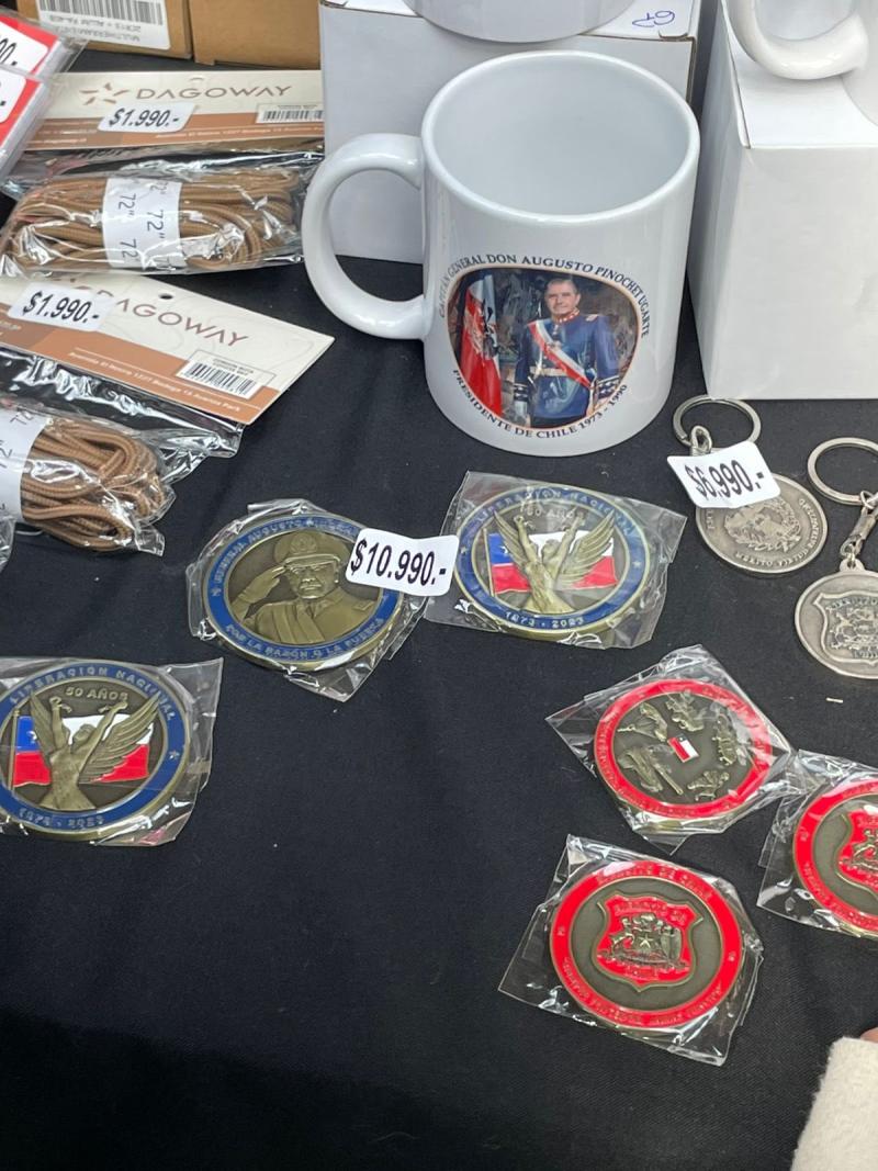 Diputado denuncia venta de souvenirs de dictador Augusto Pinochet en la Escuela Militar - X @matiasramirezpa