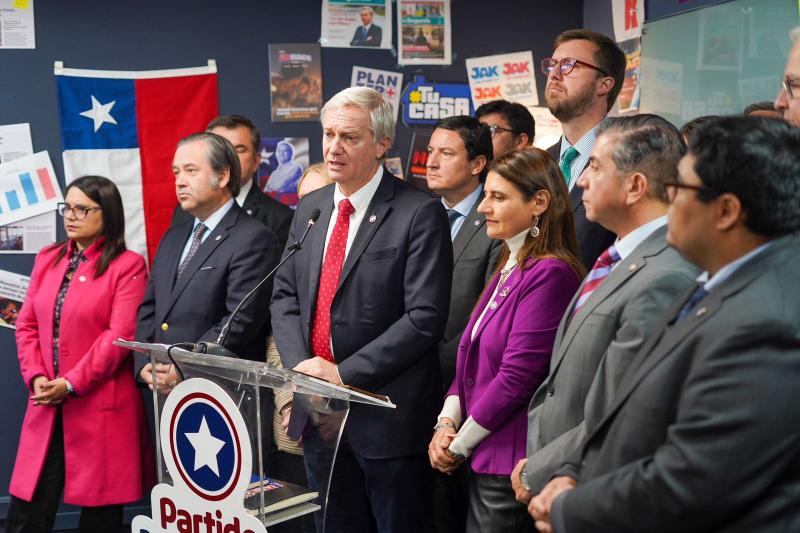 Kast presenta su "Plan Implacable" de seguridad