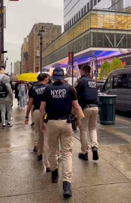 Momento en que chilena es detenida en Nueva York