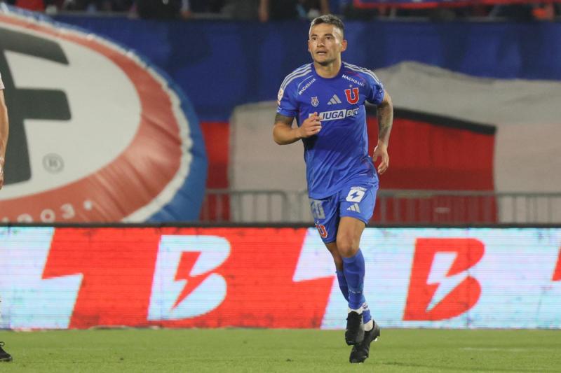 Charles Aránguiz no fue descartado por Gustavo Álvarez para duelo de Copa Libertadores de U de Chile - Créditos: Photosport