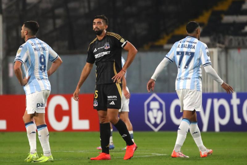 Colo Colo se enfrenta este martes a Racing en Avellaneda - Créditos: Photosport