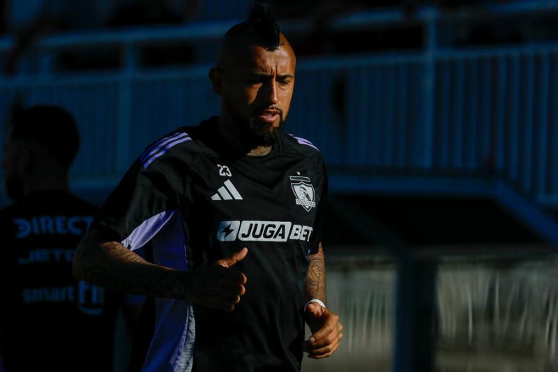 Arturo Vidal es objeto de burlas por promesa en Colo Colo - Photosport