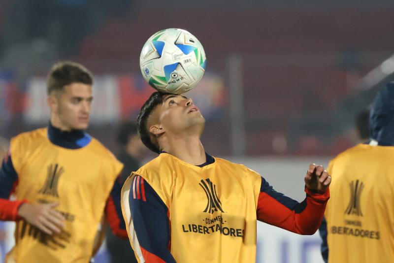 Hinchas de U de Chile rompen rejas del Estadio Nacional - Photosport
