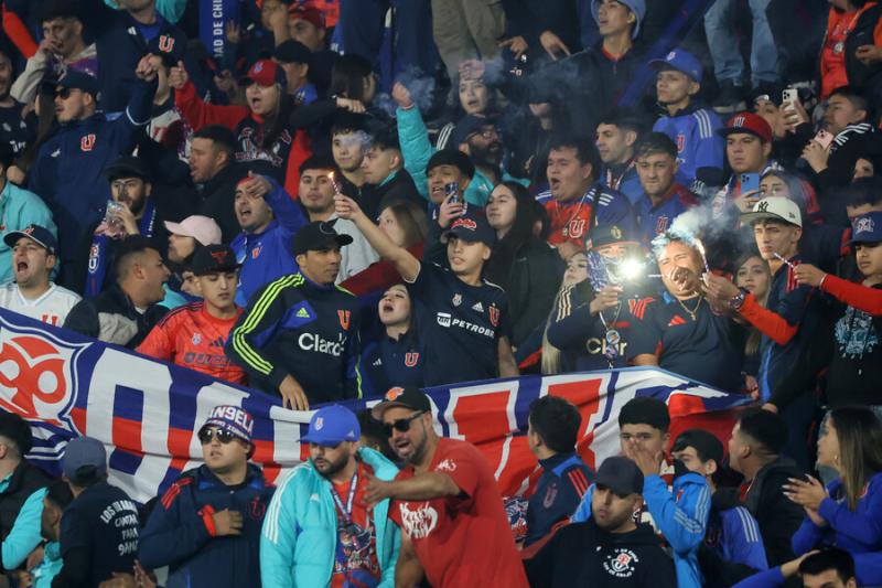 Hinchas de U de Chile provocan desmanes en el Estadio Nacional - Photosport