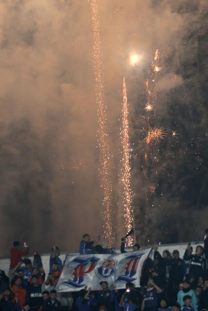 Detectan fuegos artificiales en partido de U de Chile - Créditos: Photosport