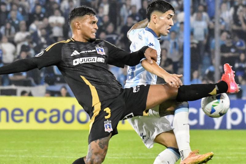 Colo Colo sufrió humillante derrota en Argentina - Créditos: Photosport