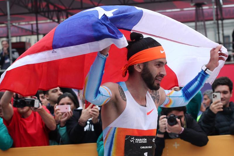 Photosport - Carlos Díaz se quedó con el oro en la Maratón de Santiago 2025