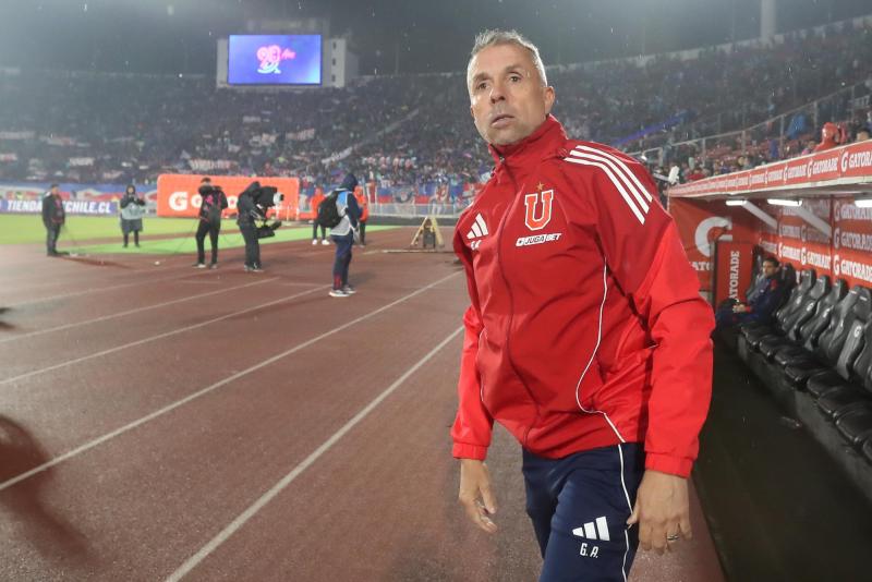 Photosport - Gustavo Álvarez mueve la pizarra en U de Chile
