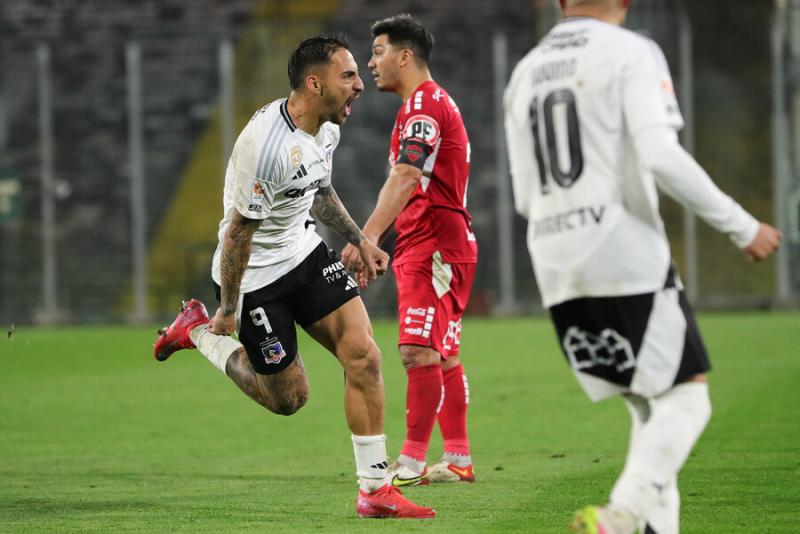 Hinchas de Colo Colo piden salida de titular - Créditos: Photosport