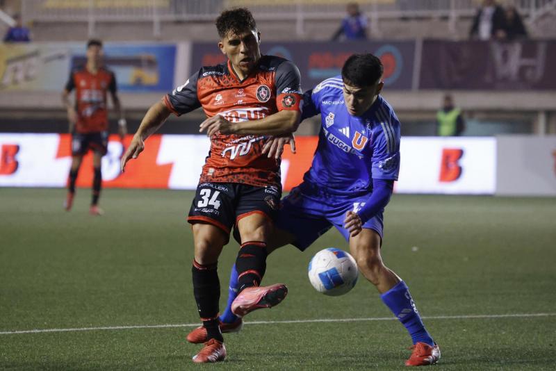 Gonzalo Montes fue duramente criticado por los hinchas de U de Chile - Créditos: Photosport