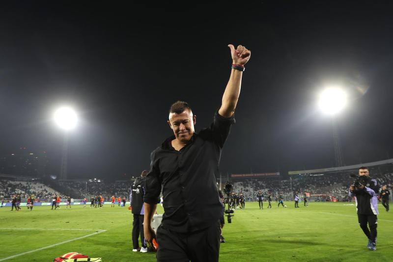 Marcelo Barticciotto cuestionó repentino apoyo de plantel de Colo Colo a Jorge Almirón - Créditos: Photosport