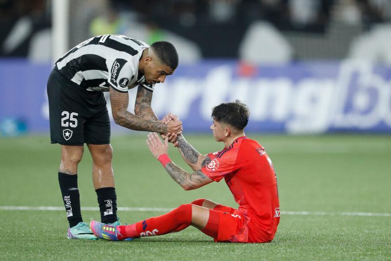 Primer cortado de Gustavo Álvarez en U de Chile - Créditos: Photosport