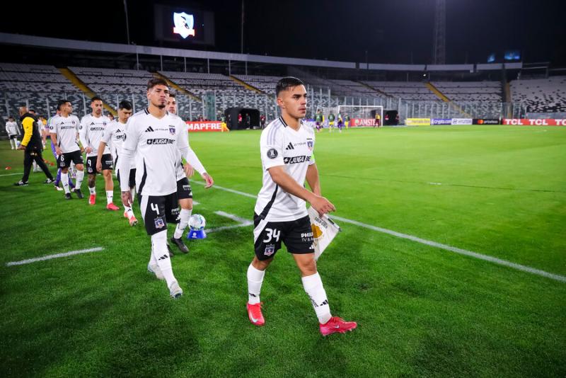 Johnny Herrera alabó a jugadores de Colo Colo - Créditos: Photosport