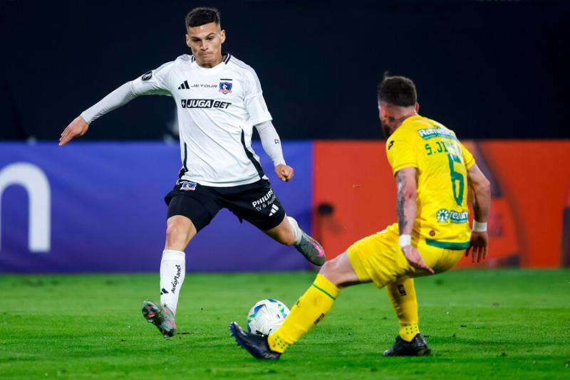 Johnny Herrera alabó a dos jugadores de Colo Colo - Créditos: Photosport