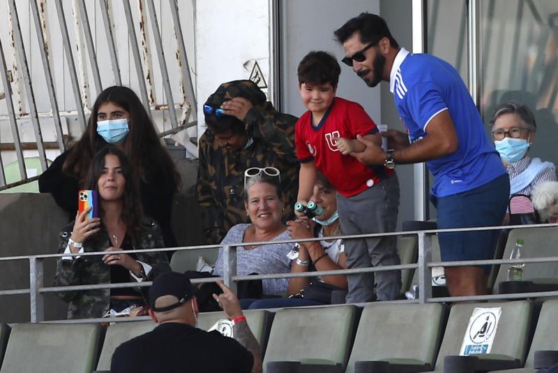 Johnny Herrera en el estadio junto a su familia - Créditos: Photosport