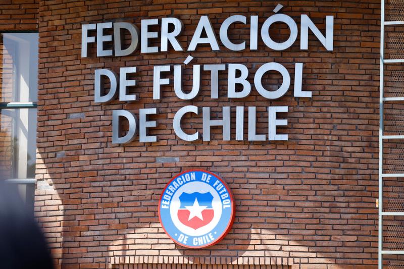 Inicia separación de la ANFPy Federación de Fútbol - Créditos: Photosport