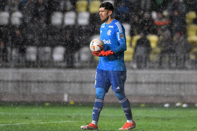 Auto de Agustín Rossi, portero de Flamengo, recibió varios disparos - Créditos: Photosport