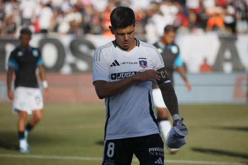 Garra Blanca se lanzó contra Esteban Pavez, actual capitán de Colo Colo - Créditos: Photosport