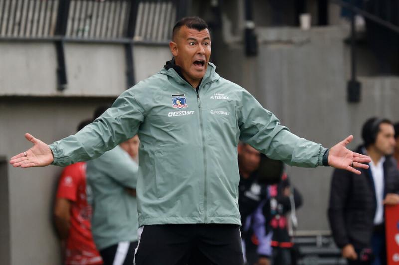 Esteban Paredes y posible salida de Jorge Almirón de Colo Colo - Photosport