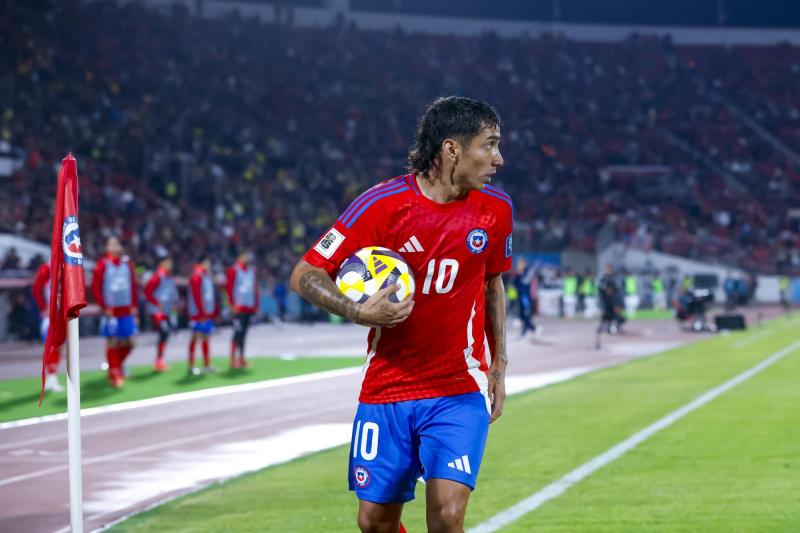 Aseguran que Luciano Cabral será baja en la Roja - Créditos: Photosport