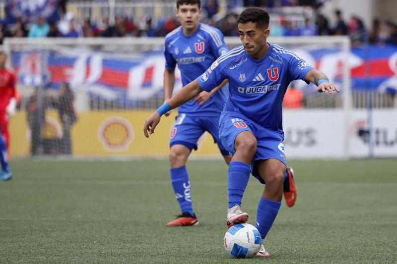 Lucas Assadi viaja a Brasil con plantel de U de Chile - Créditos: Photosport