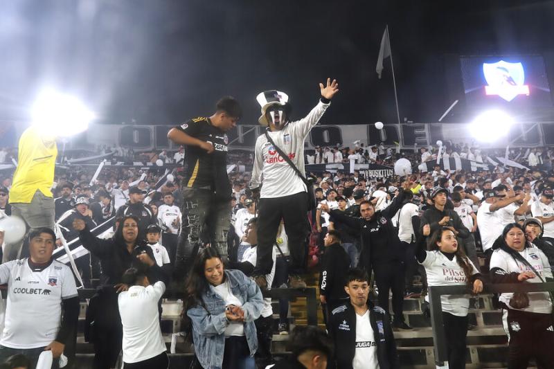 Ex Colo Colo critica reunión entre jugadores y Garra Blanca - Photosport 