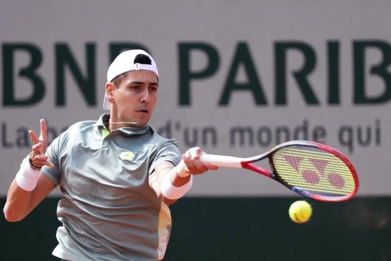 Alejandro Tabilo debutó con victoria en Roland Garros - Créditos: @tabilo97