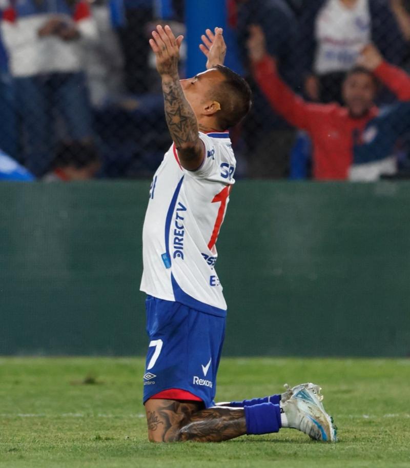 X @Nacional - Eduardo Vargas volvió a anotar en Uruguay