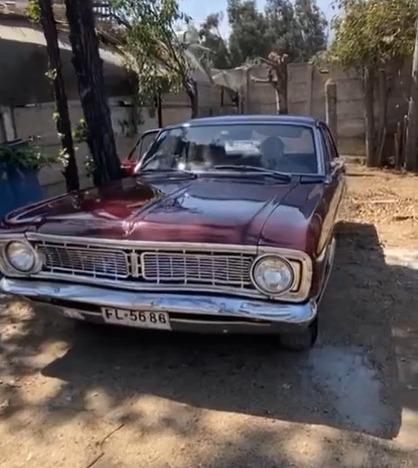 Instagram @carloscaszely - Carlos Caszely puso en venta su auto clásico