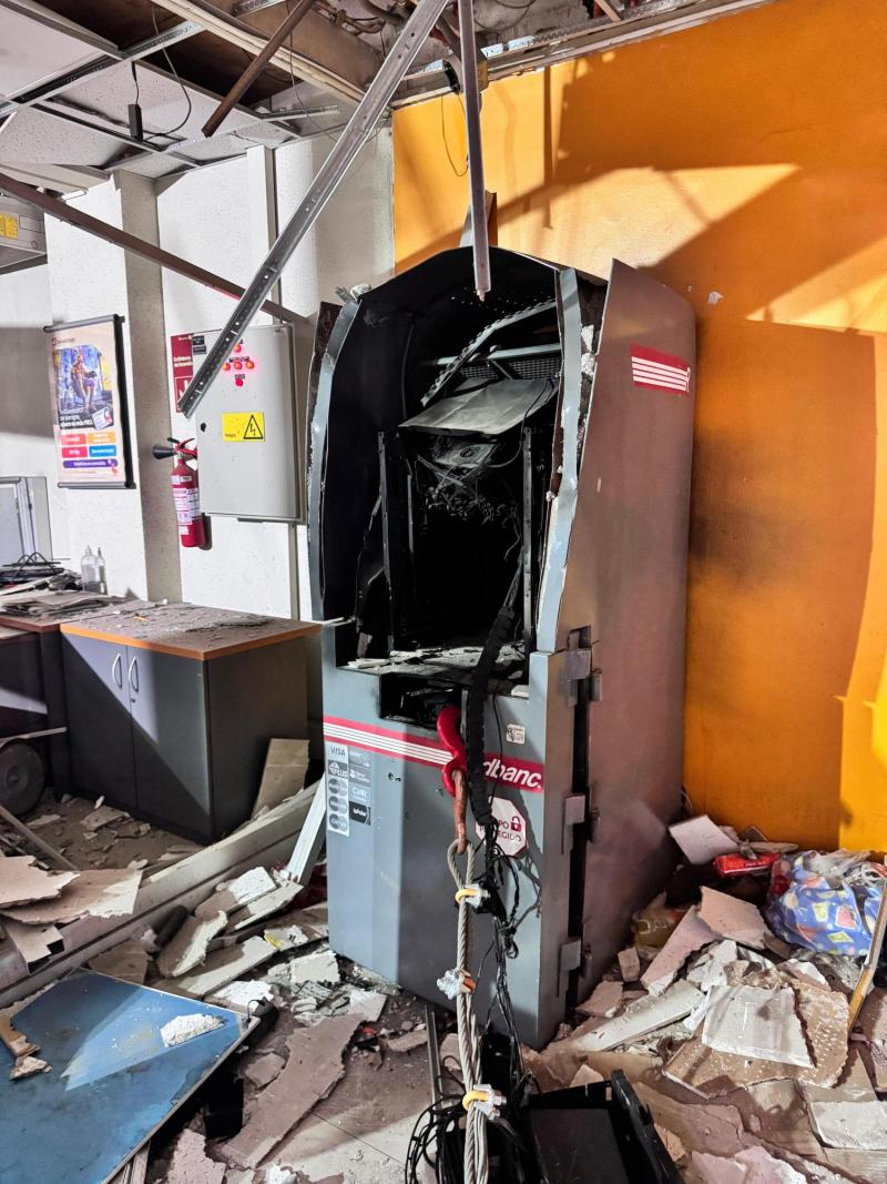 T13 - Intento de robo a cajero en BancoEstado de San Joaquín: Delincuentes usaron saturación por gas y destrozaron el lugar | Cedida por Carabineros