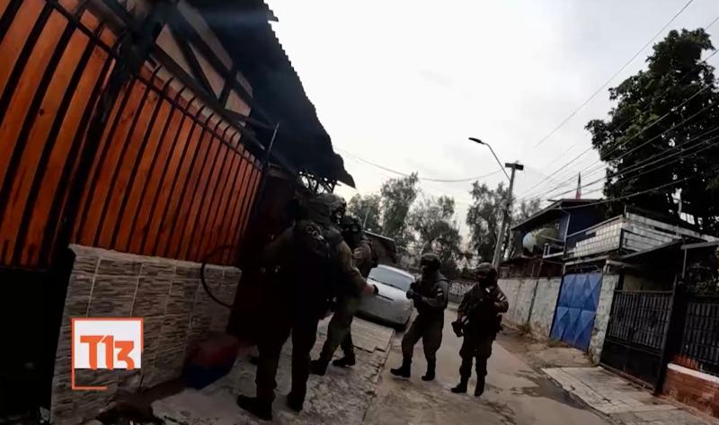 Reportajes T13 - Exitoso operativo contra narcos que vendían a pasos de colegios en Peñalolén
