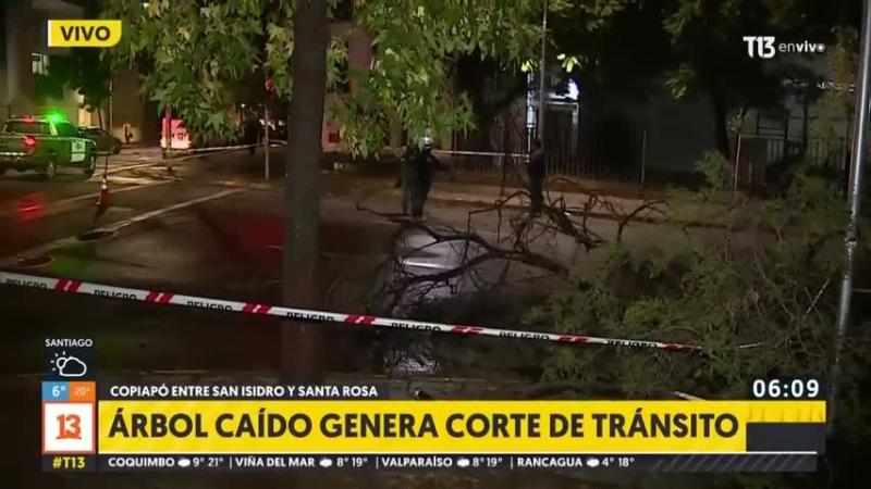 Carabineros acudió al lugar para intentar guiar el tráfico y evitar mayores congestiones.