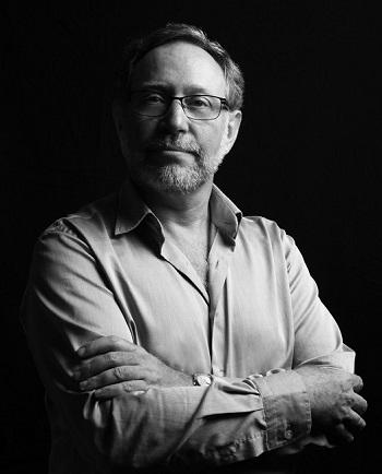 UAH - "Creí que estaba ayudando a una persona que lo necesitaba": La defensa del académico Roberto Herrscher ante denuncia de abuso sexual