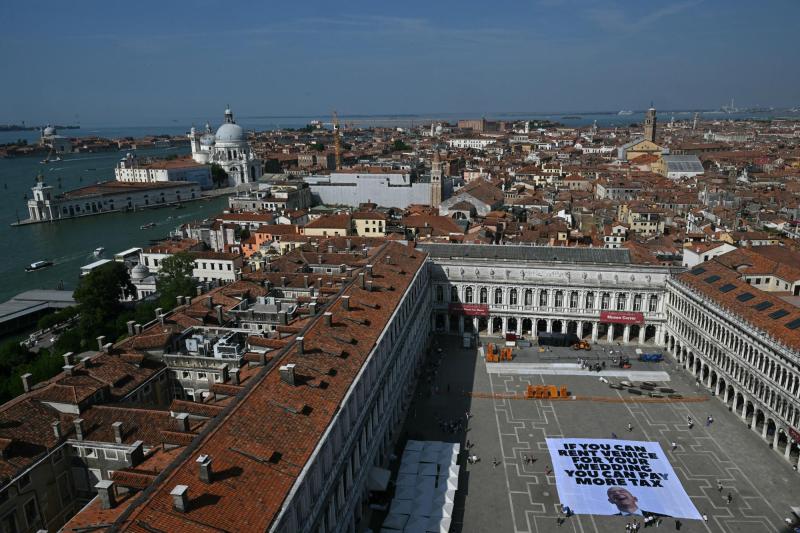 AFP - Protestas en Venecia por boda de Jeff Bezos