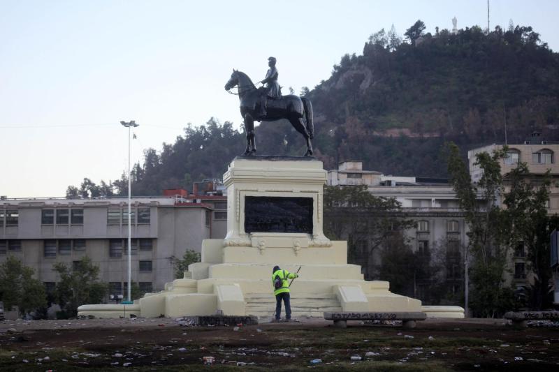 Confirman monumentos de Mistral y Baquedano en Plaza Italia - Agencia Uno