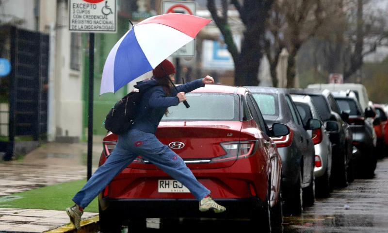 T13 - Drástico cambio de clima y sistemas frontales: Pronostican fuertes lluvias entre Coquimbo y La Araucanía | Agencia UNO