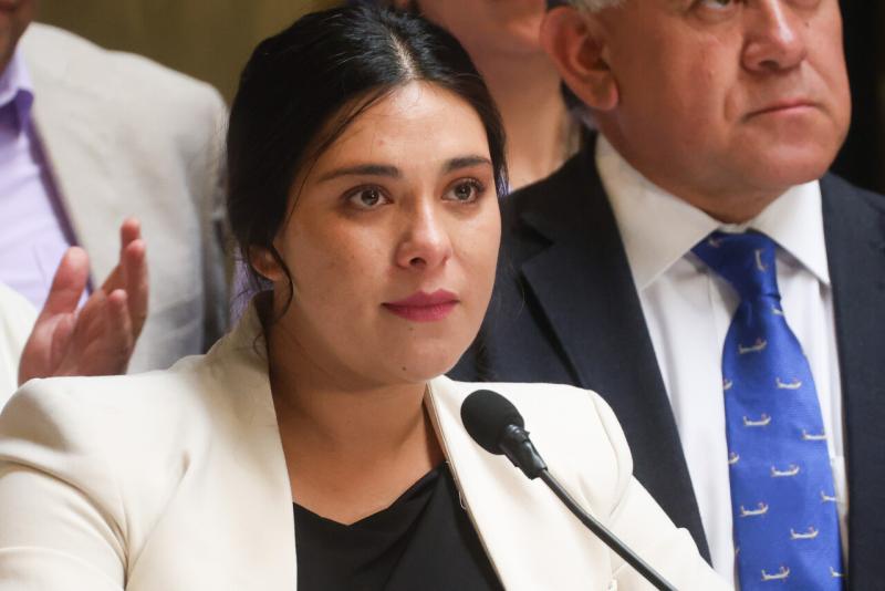 Agencia Uno - Grau, Monsalve y jefa de gabinete de Vallejo: los secretos chats de Karol Cariola para interceder por empresario chino