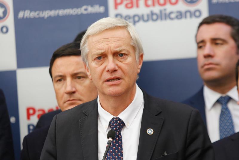 Agencia Uno- Diputado Undurraga, uno de los voceros de Matthei, advirtió "riesgo" si se impone Kast