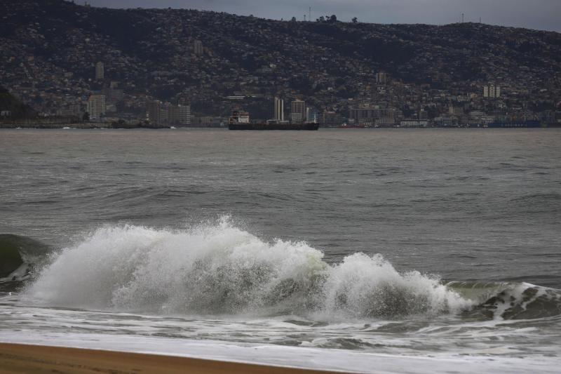 Hasta olas de 5 metros: Armada alerta a 14 regiones del país por marejadas - A Uno - Imagen referencial