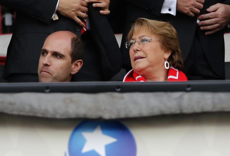 Agencia Uno - Sergio Jadue y Michelle Bachelet se comunicaron tras el accidente de Arturo Vidal.