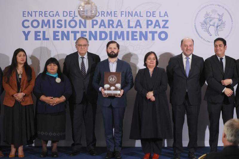 Aton- Presidente Boric recibió informe de propuestas de la Comisión para la Paz y el Entendimiento